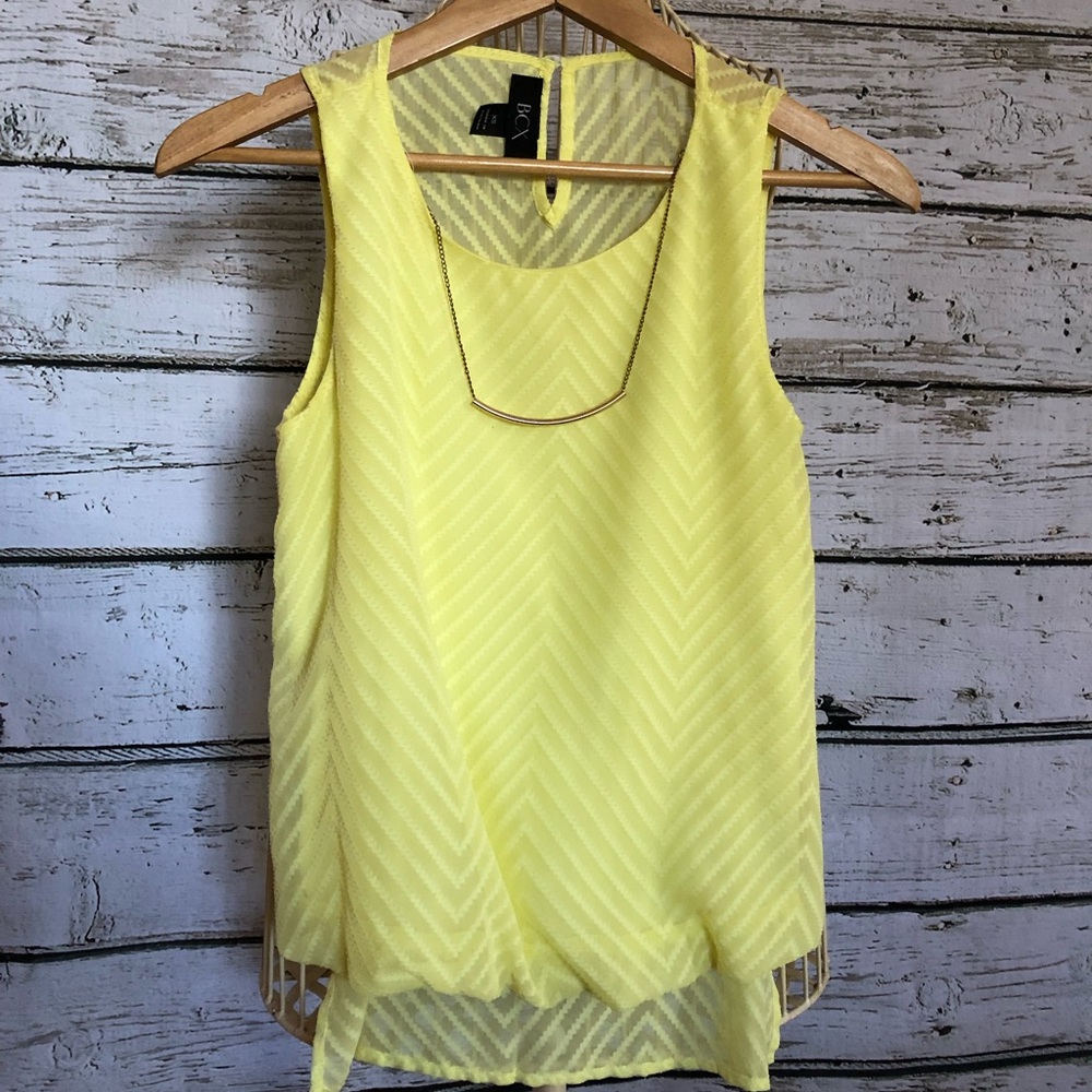 NWOT two layer yellow tank w/ attached necklace
